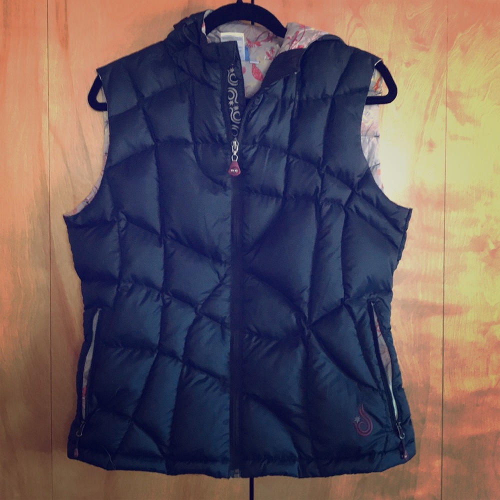 Isis hooded down vest